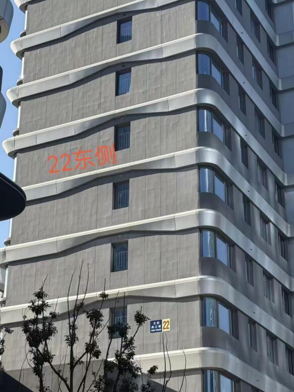 DƬ